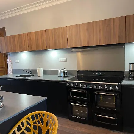 Domaine Des Loches **** בית נופש