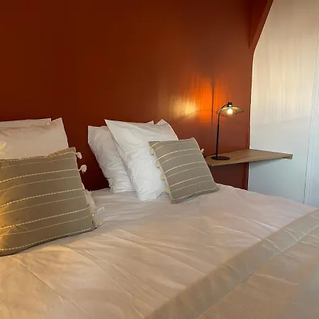 Domaine Des Loches **** בית נופש